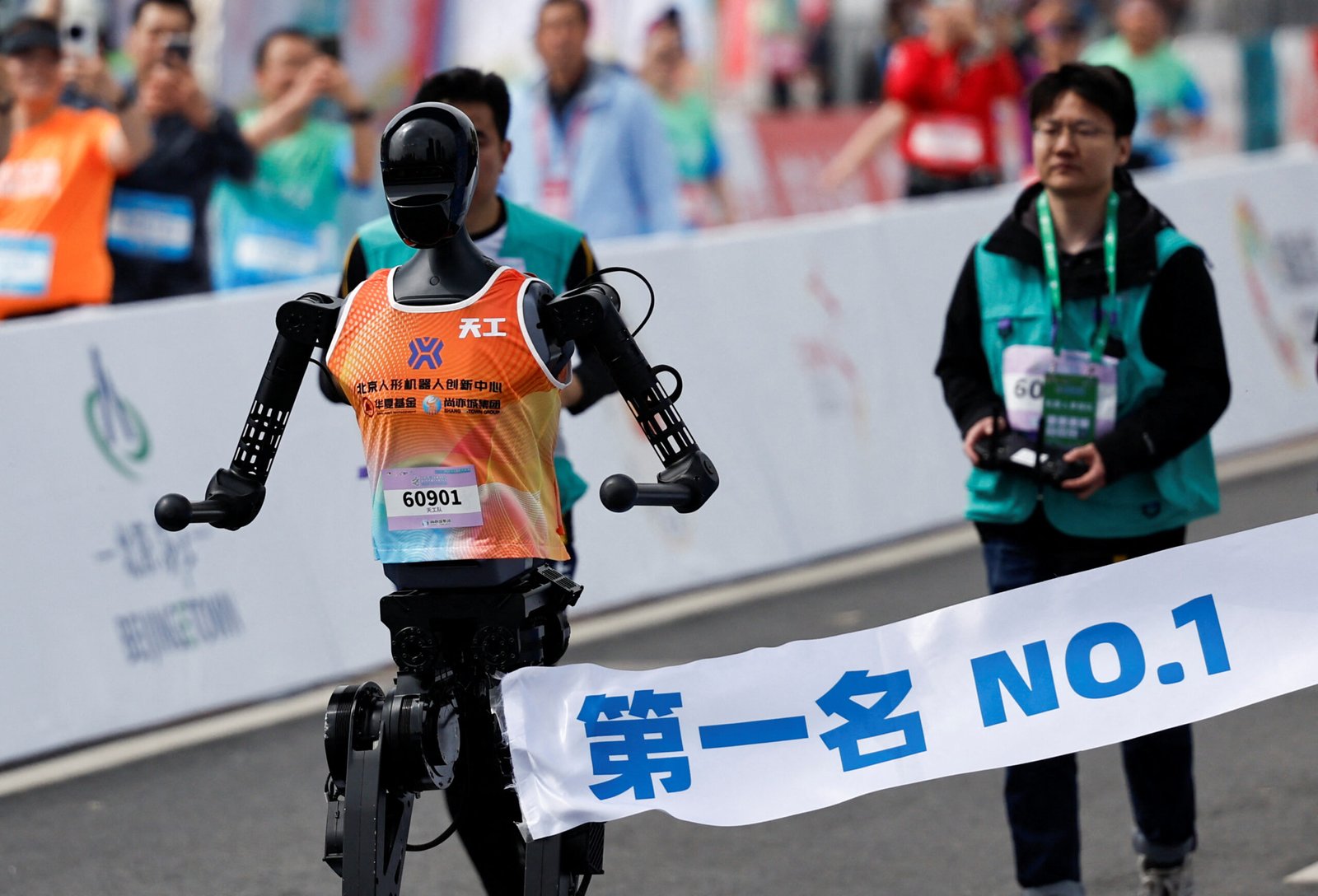 2025 04 19t025815z 438498506 rc2q0eaifagb rtrmadp 3 athletics china robots scaled
