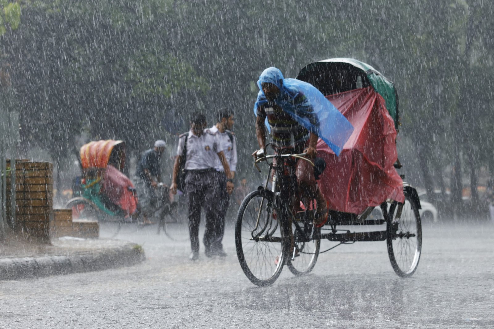 1747016757612 3g7y6b 2025 04 16t151004z 1236781820 rc2 pjvu rtrmadp 3 bangladesh weather scaled