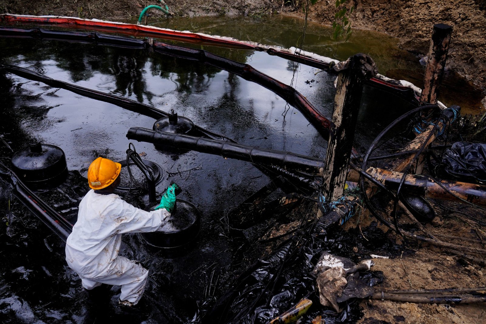 2025 03 20t224909z 1470496889 rc2igday5vje rtrmadp 3 ecuador oil spill 1 scaled