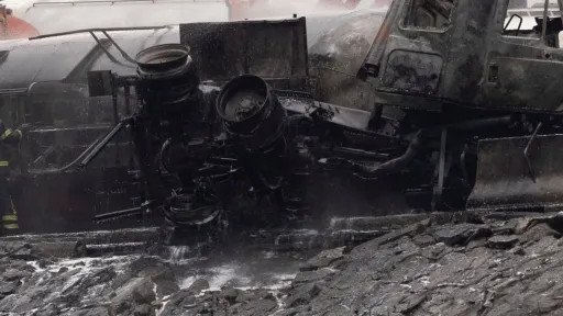 31a640c1aa8e739d2b35e32a56e533606ff0e944bd285ba8699fcf2c75d0b1bc