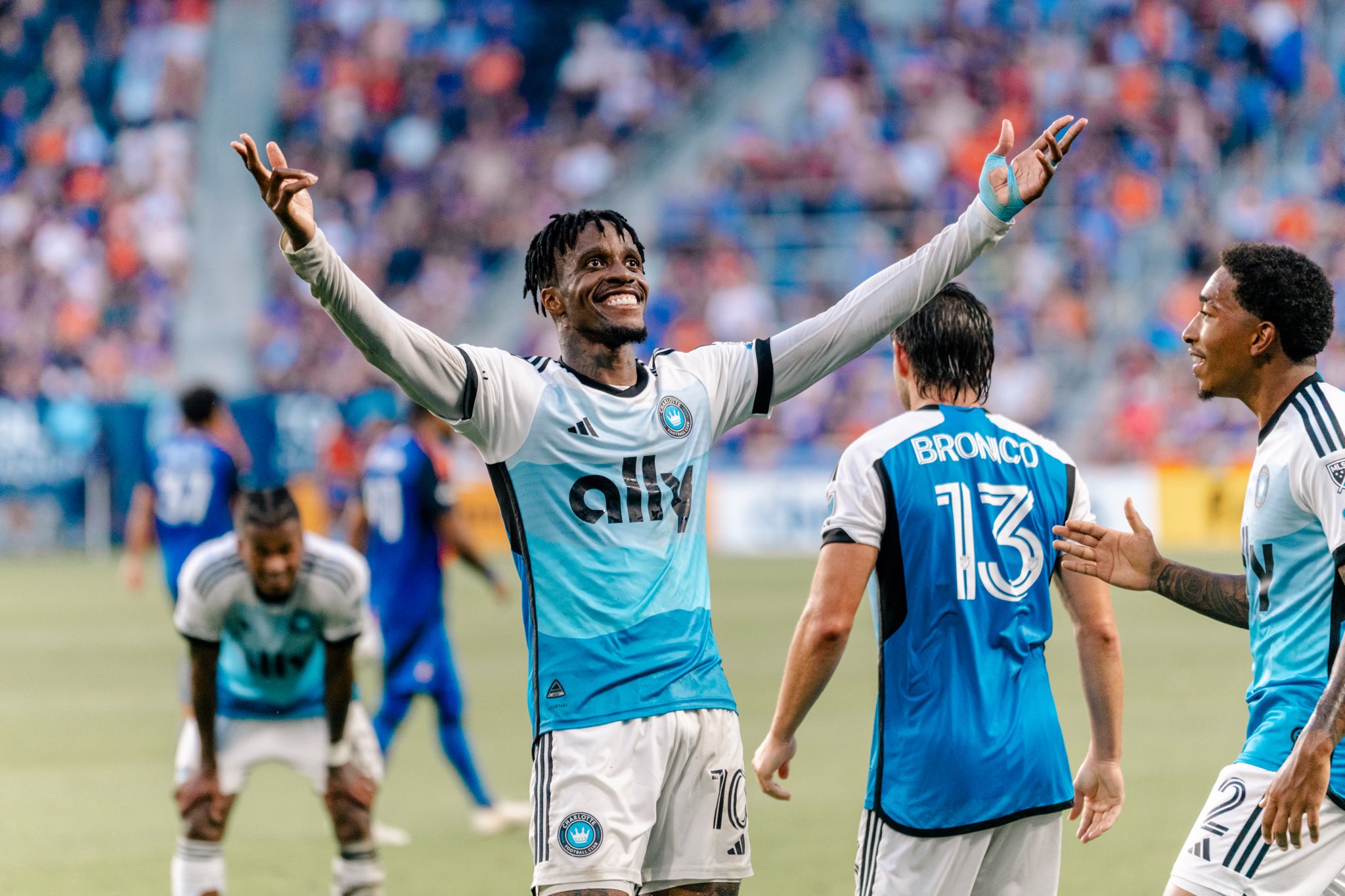 40f17edbd0681fd0b2788386aa284041447a1926db5fe216d1579c5cfc3fa585