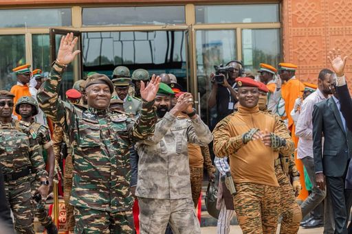 826a224dc0669f8dfe816f1f7b20edacde883907a4966d375d37372af3cc2f5e