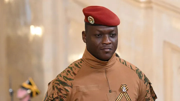 e80c57ee1aac9936ca9a78591fe6f4d2fc6c81062e3f40fb5416b3a2cc1f28c1 main