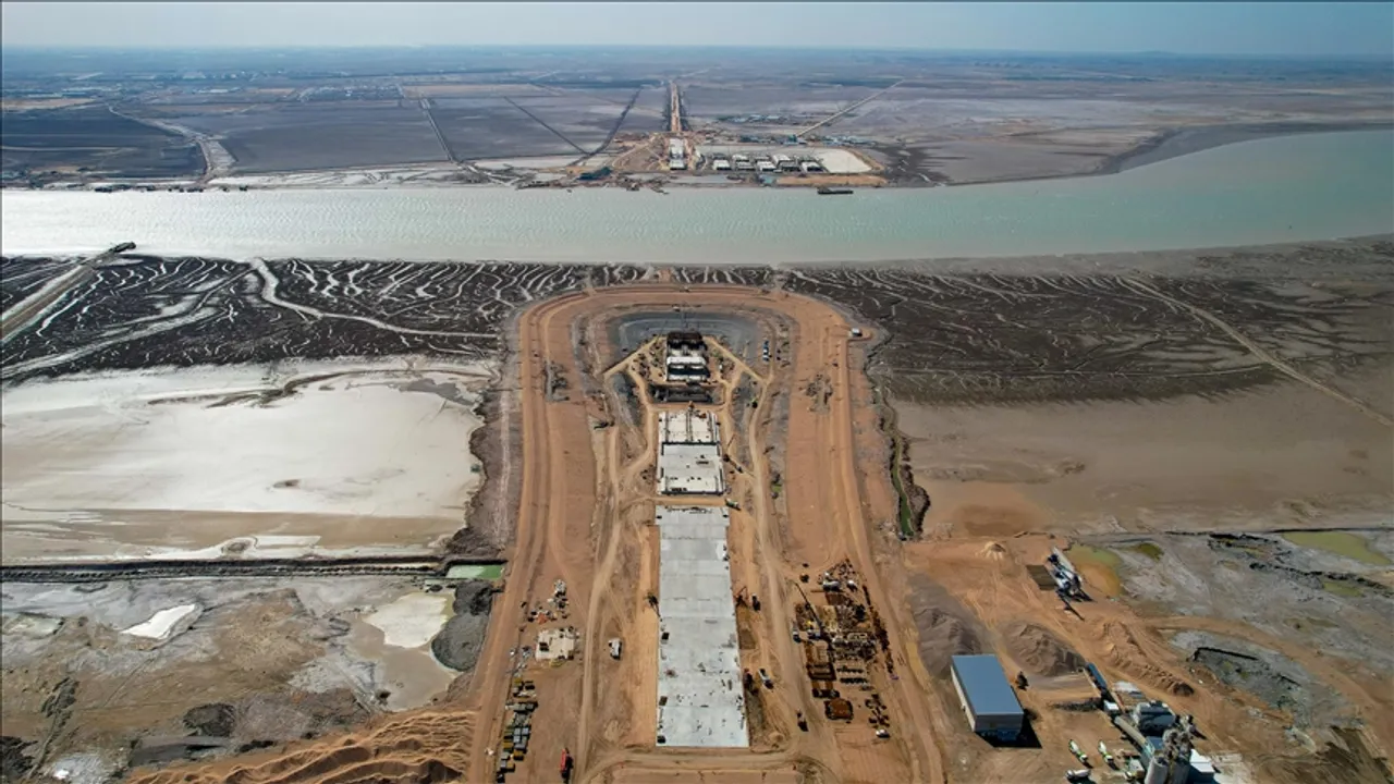 thumbs b c 05e5a0e355c54828a4ca4f25c2c62e90