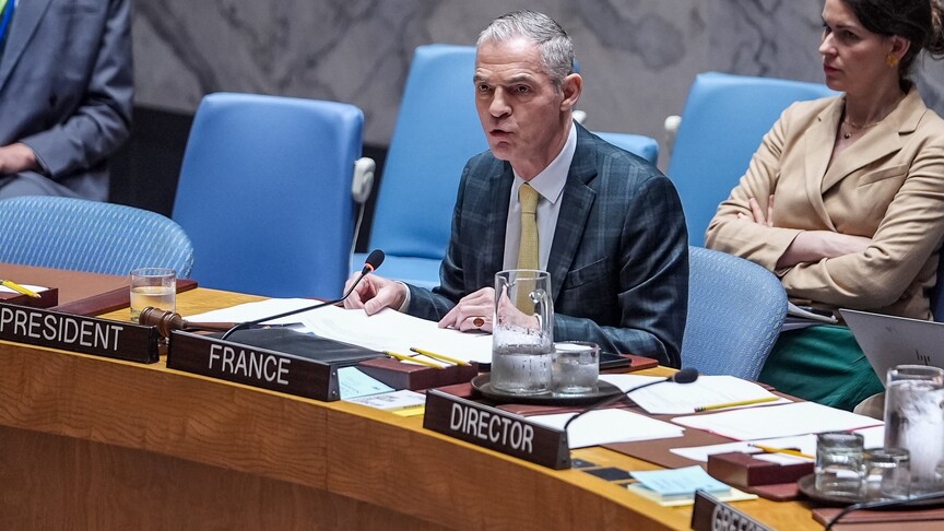 thumbs b c c8ad45b3d7d9644cf54295ac69d3a2e7