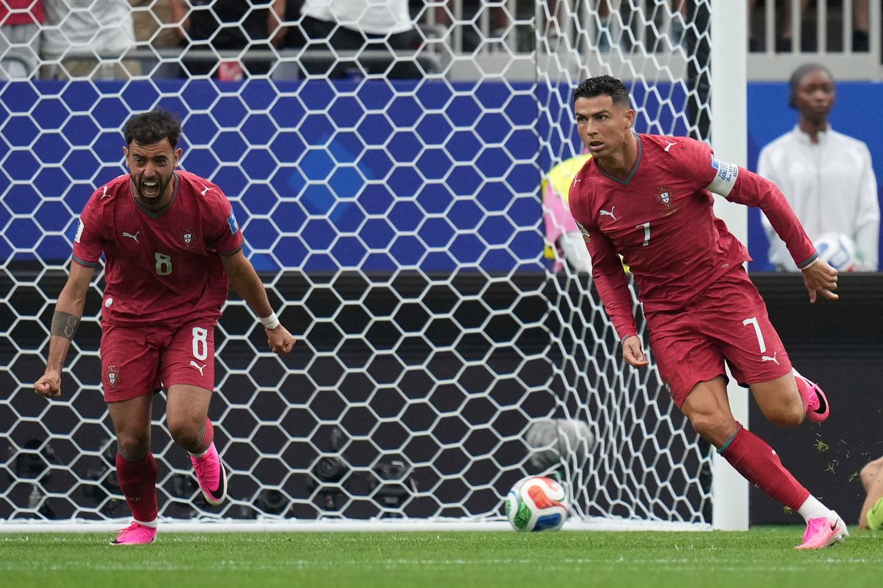 uzbekistan portugal wcup soccer 74734